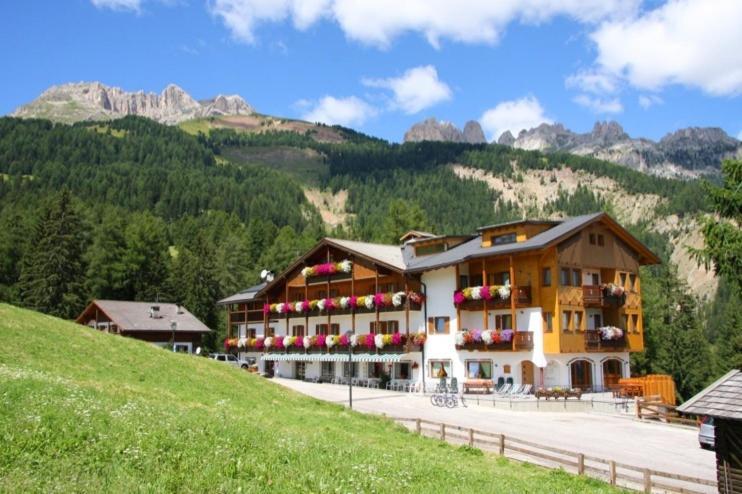 Hotel Gran Mugon Vigo di Fassa Exteriér fotografie