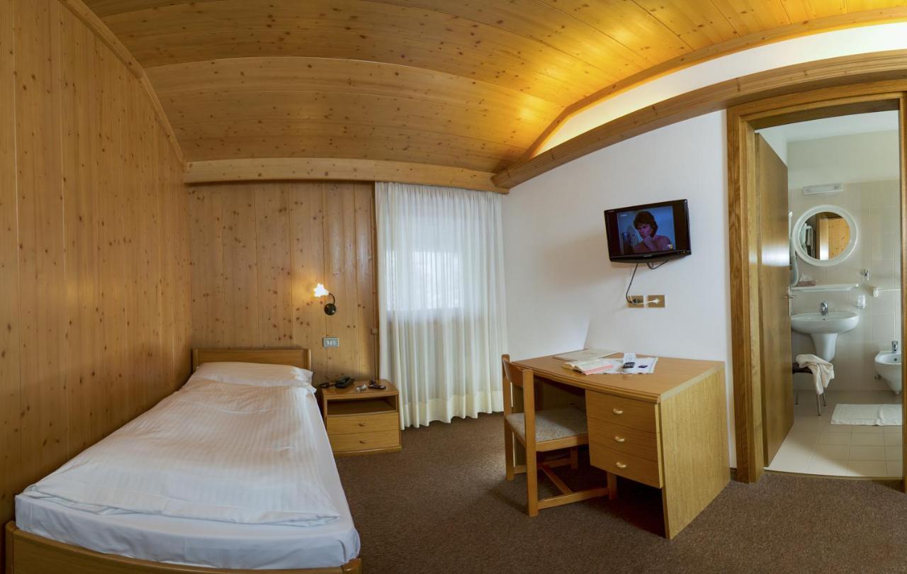 Hotel Gran Mugon Vigo di Fassa Pokoj fotografie